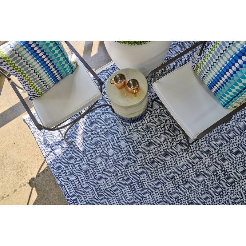 Echo Indoor/Outdoor Flatweave PET yarn Ivory/Blue Area Rug.
