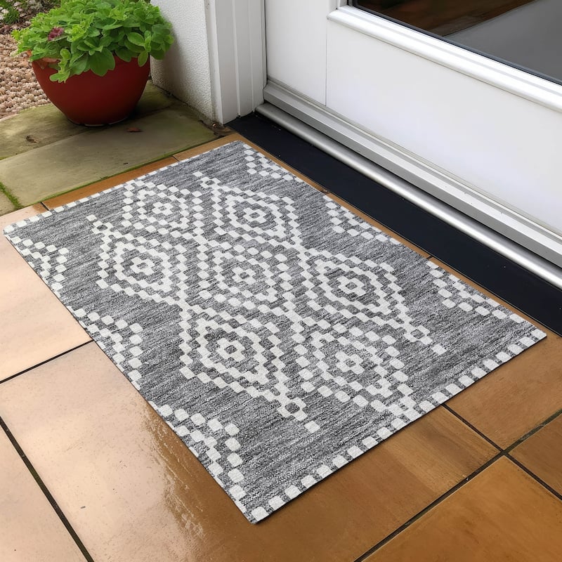 Machine Washable Indoor/ Outdoor Chantille Moroccan Boho Rug - Gray - 1'8" x 2'6"