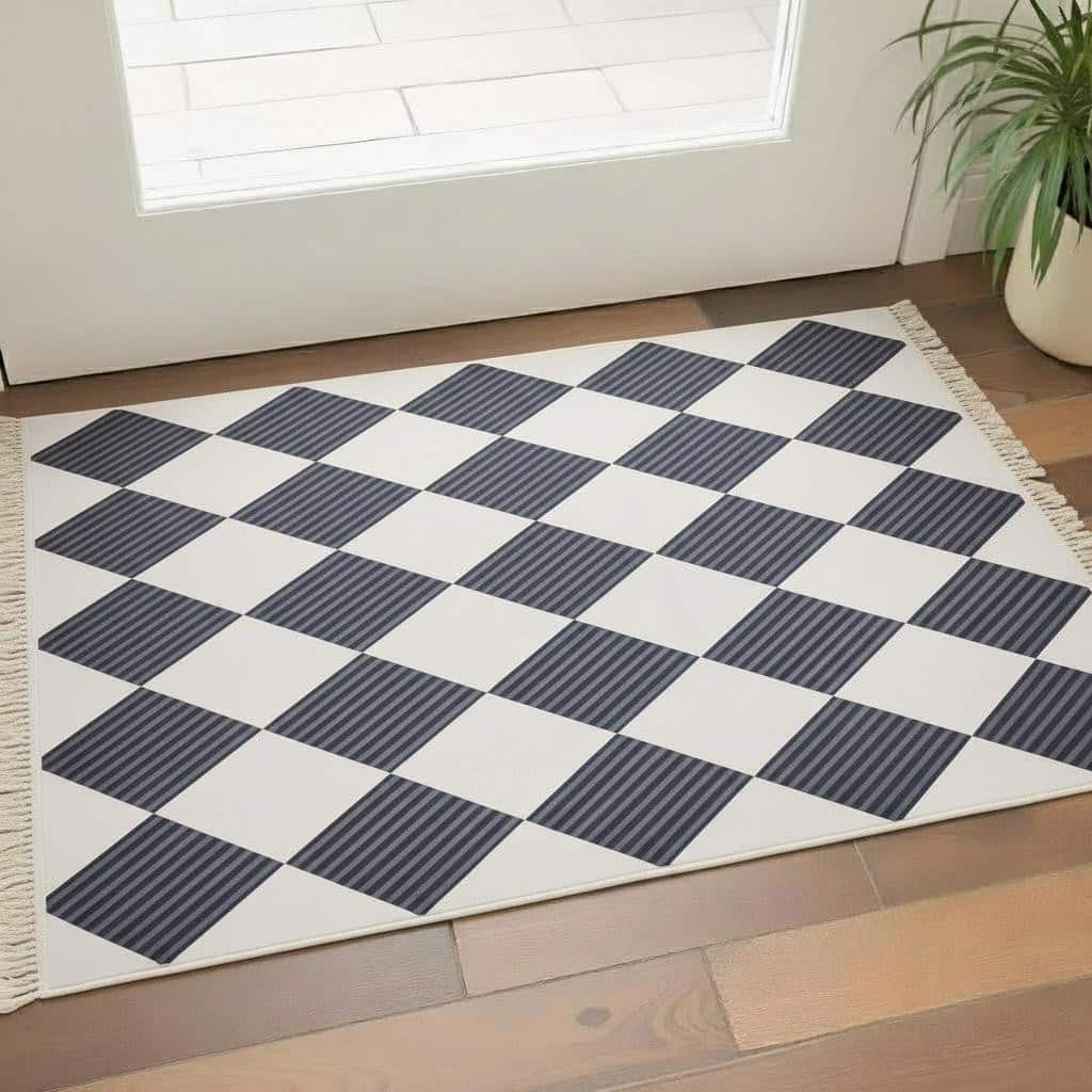 HomeRoots Geometric Modern, Contemporary Rectangle Area Rug - 3' X 5'