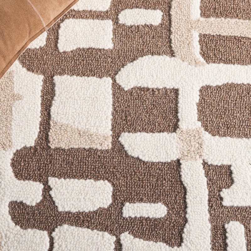 SAFAVIEH Handmade Ebony Olga Wool Rug