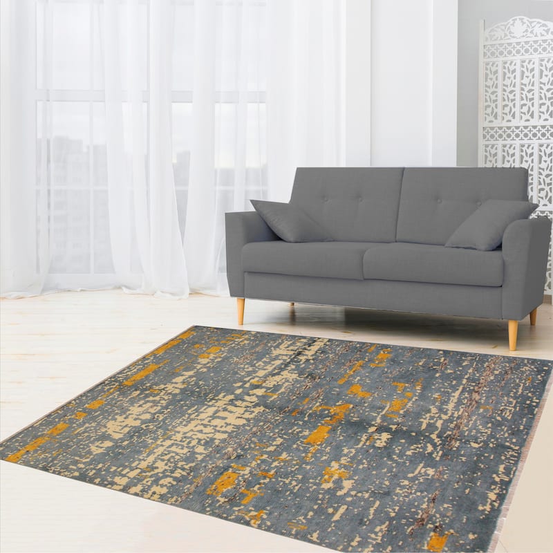Shabby Chic Balochi Nava Blue/Beige Hand Knotted Wool Rug - 4'11'' x 6'5''