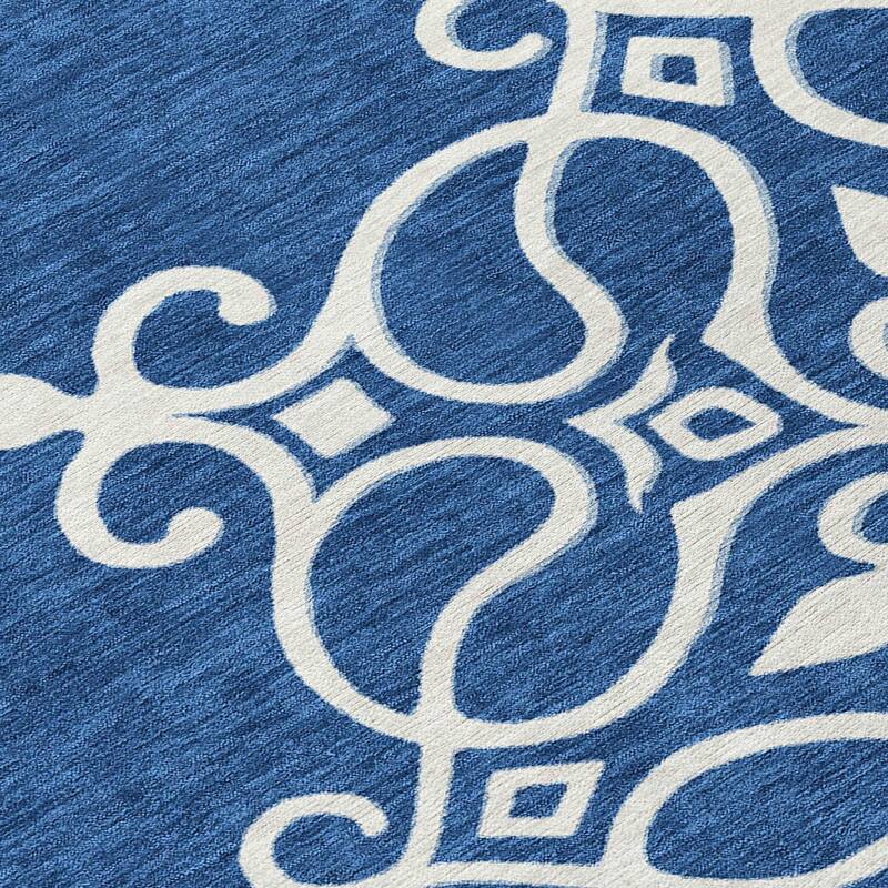Machine Washable Indoor/ Outdoor Chantille Bold Medallion Rug