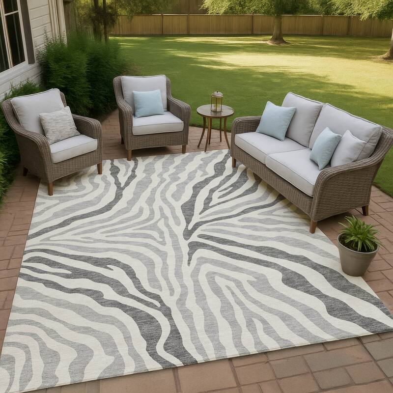 Machine Washable Indoor/ Outdoor Modern Prints Chantille Rug - Gray - 5' x 7'6"