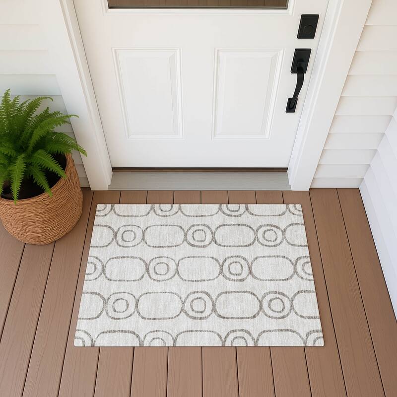 Machine Washable Indoor/ Outdoor Modern Vibe Chantille Rug - Taupe - 1'8" x 2'6"