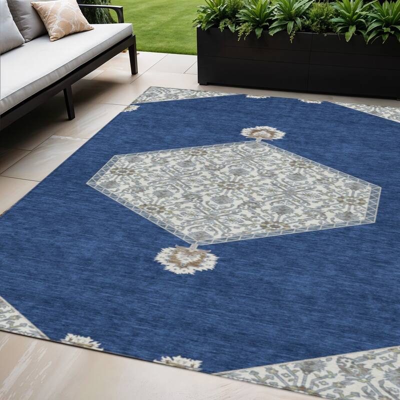 HomeRoots Oriental Traditional Rectangle Outdoor Rug - 5' X 8'
