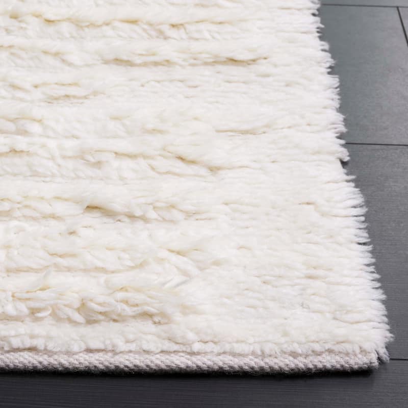 SAFAVIEH Handmade Casablanca Yanushka Shag Wool 1.8-inch Rug