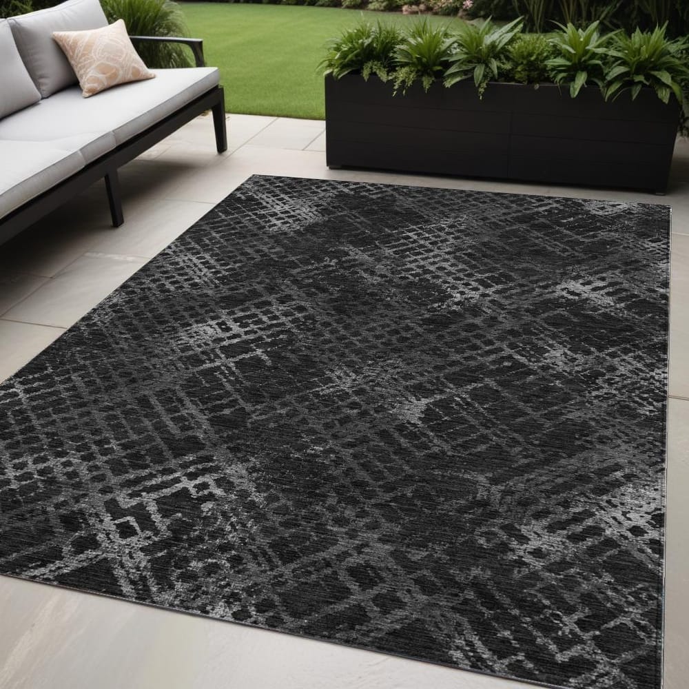 HomeRoots Geometric Transitional Rectangle Outdoor Rug