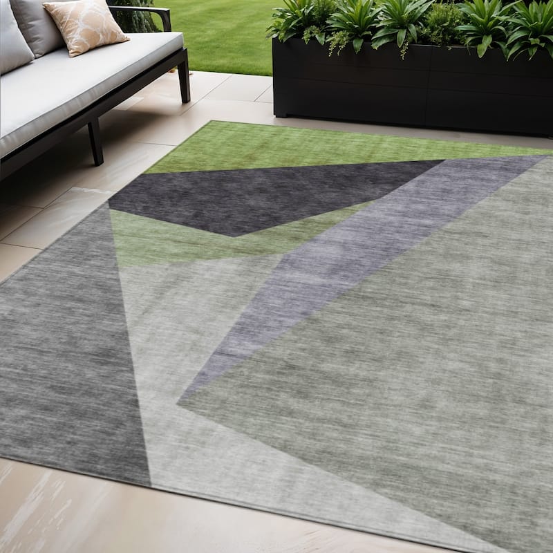 HomeRoots Abstract Transitional Rectangle Outdoor Rug - 5' X 8'