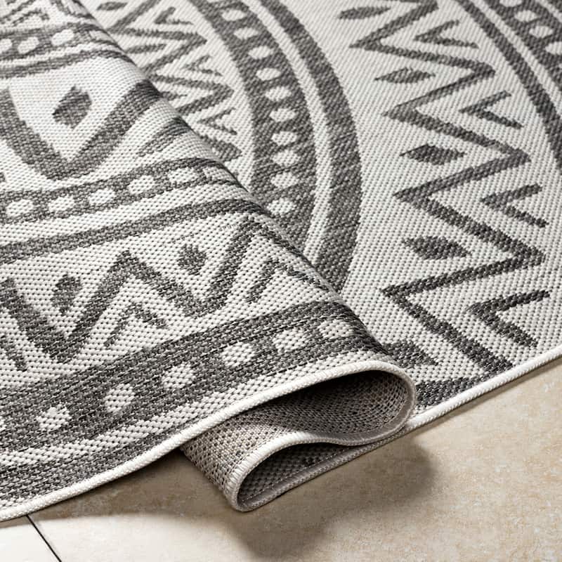 Livabliss Hurley Indoor/ Outdoor Mandala Area Rug