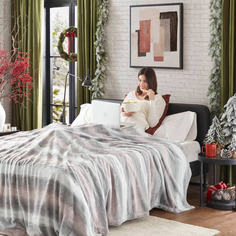 Madison Park Zuri Faux Fur Blanket