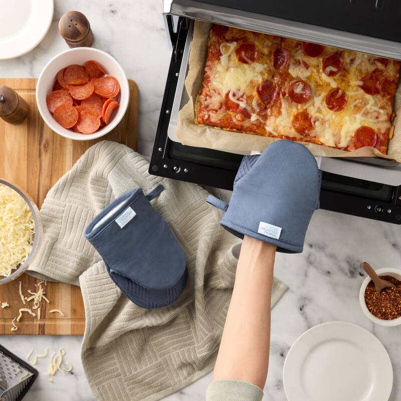TOWN & COUNTRY BASICS Basketweave Soft Silicone Mini Oven Mitt 2-Pack Set, Heat Resistant Flexible Silicone, Non-Slip Grip