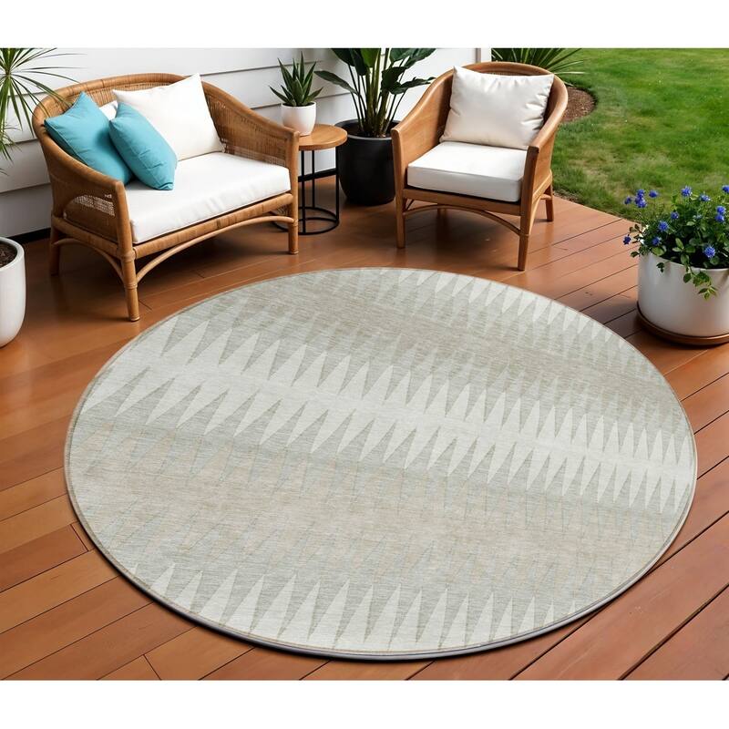 HomeRoots Striped Transitional Rectangle Outdoor Rug - 8' Round