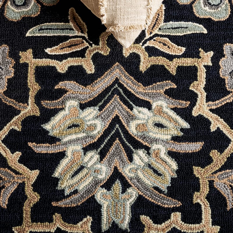 SAFAVIEH Handmade Metro Adosinda French Country Floral Wool Rug
