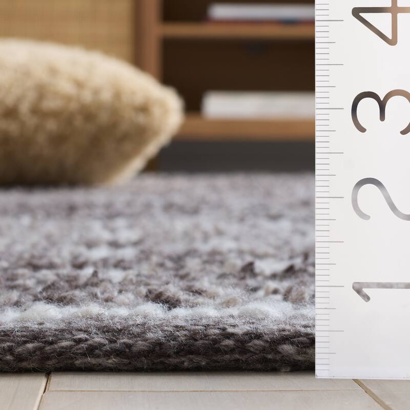 SAFAVIEH Handmade Vermont Greti Southwestern Rug