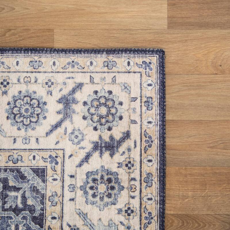 Sevim Traditional Area Rug