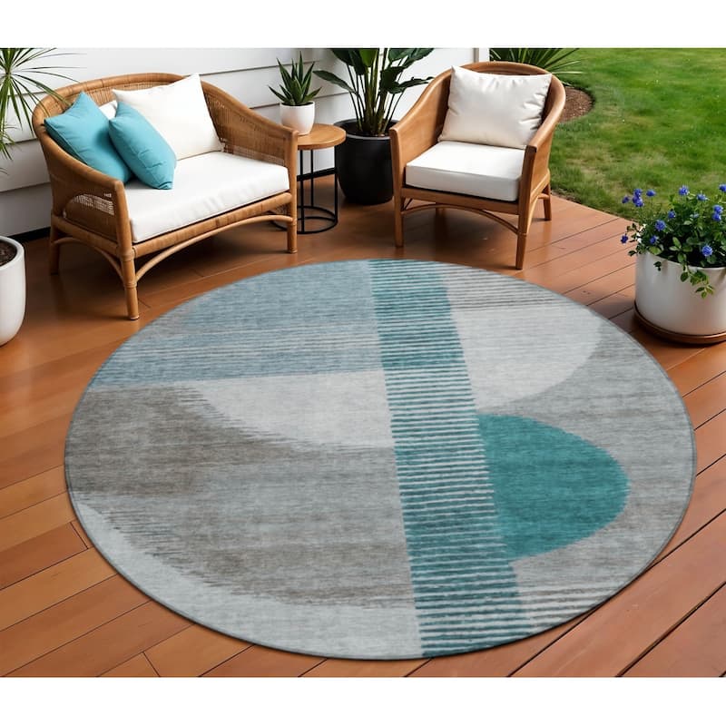 HomeRoots Geometric Transitional Rectangle Outdoor Rug - 8' Round