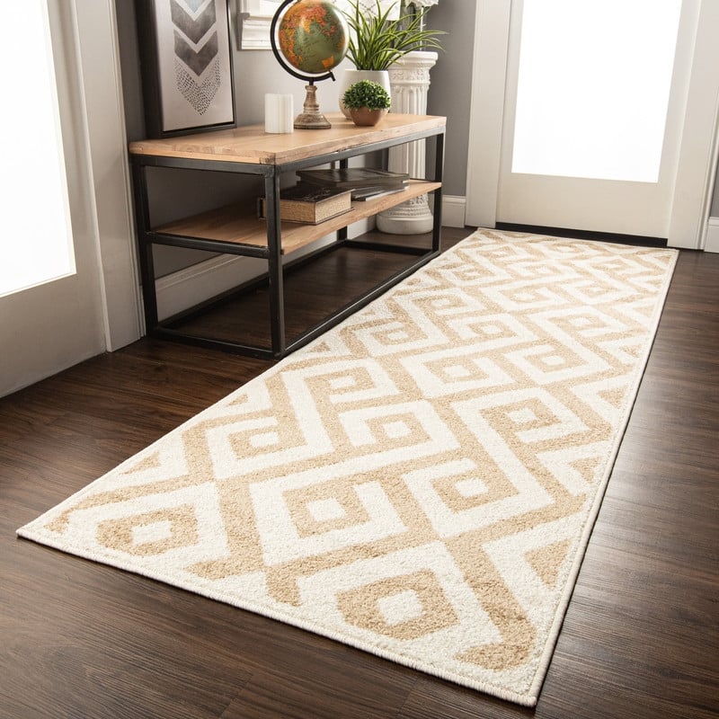 Superior Saxton Modern Diamond Indoor Runner or Area Rug - 2' 7" x 8' Runner
