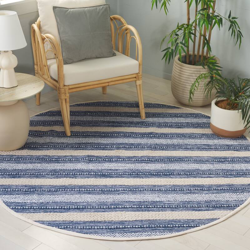 SAFAVIEH Handmade Montauk Robin Casual Cotton Rug - 6' Round - Navy/Ivory