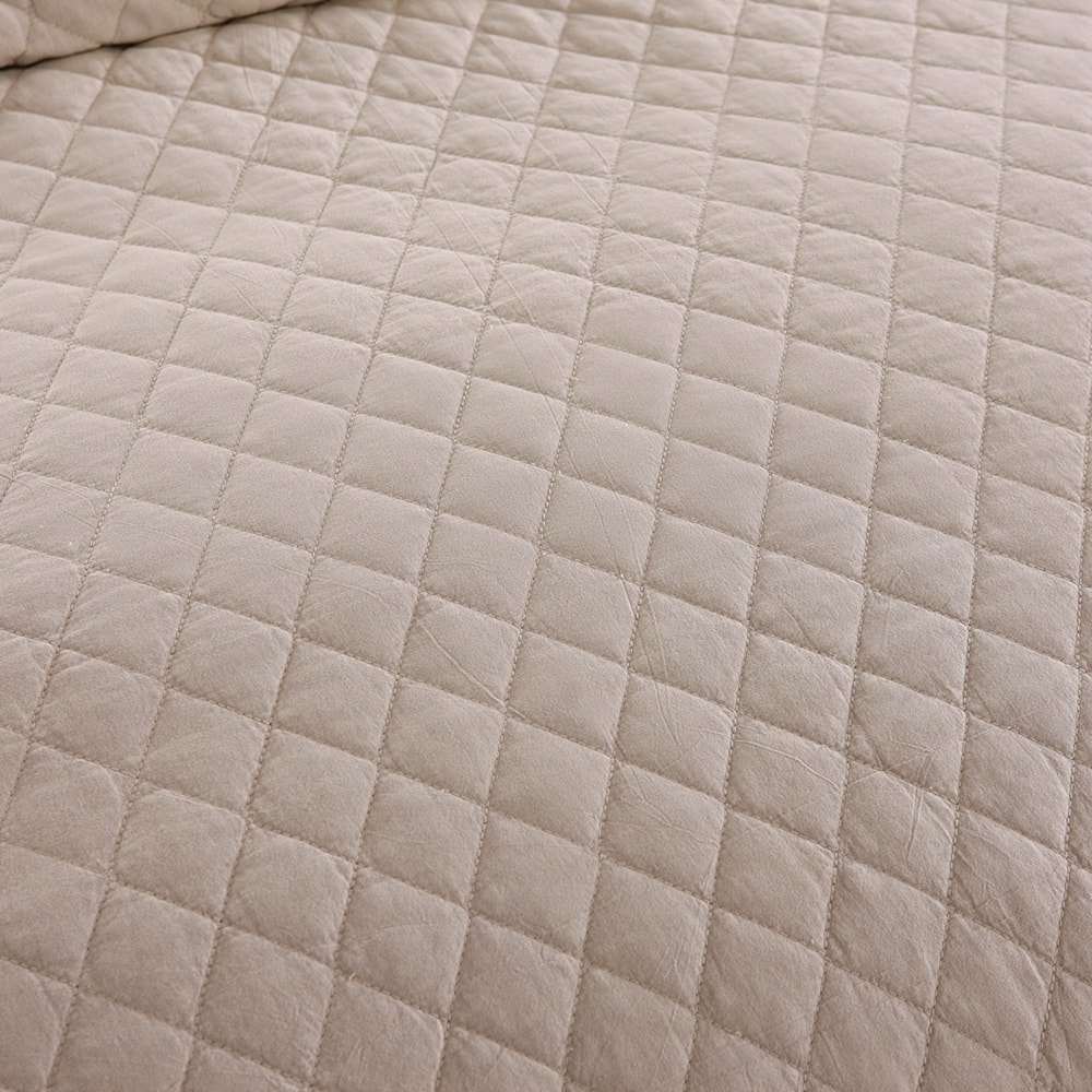 3 Piece Ruffle Quilt Set