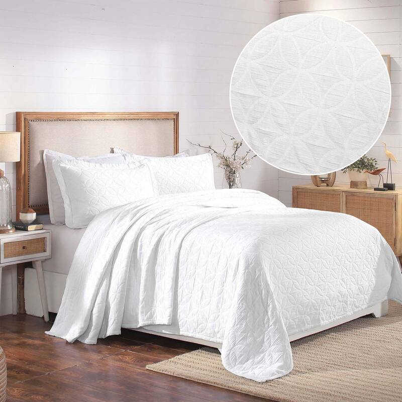 Superior Serenity Cotton Matelasse Jacquard Celtic Circle Bedspread Set - White - Full - 3 Piece