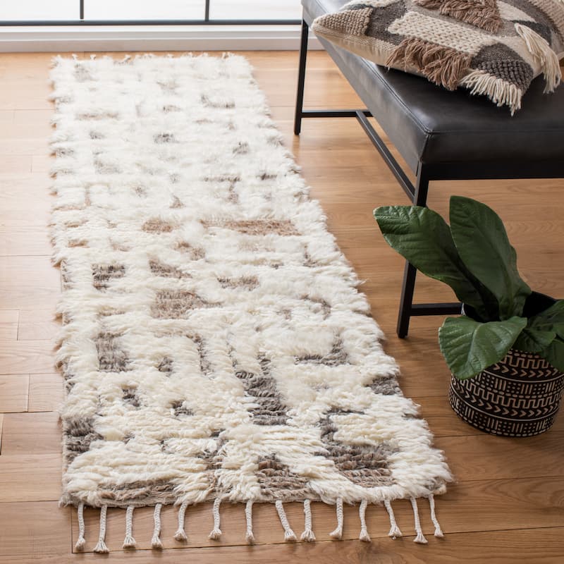 SAFAVIEH Hand-Knotted Manhattan Gunnvor Wool Tassel Rug - 2'3" x 8' Runner - Ivory/Grey