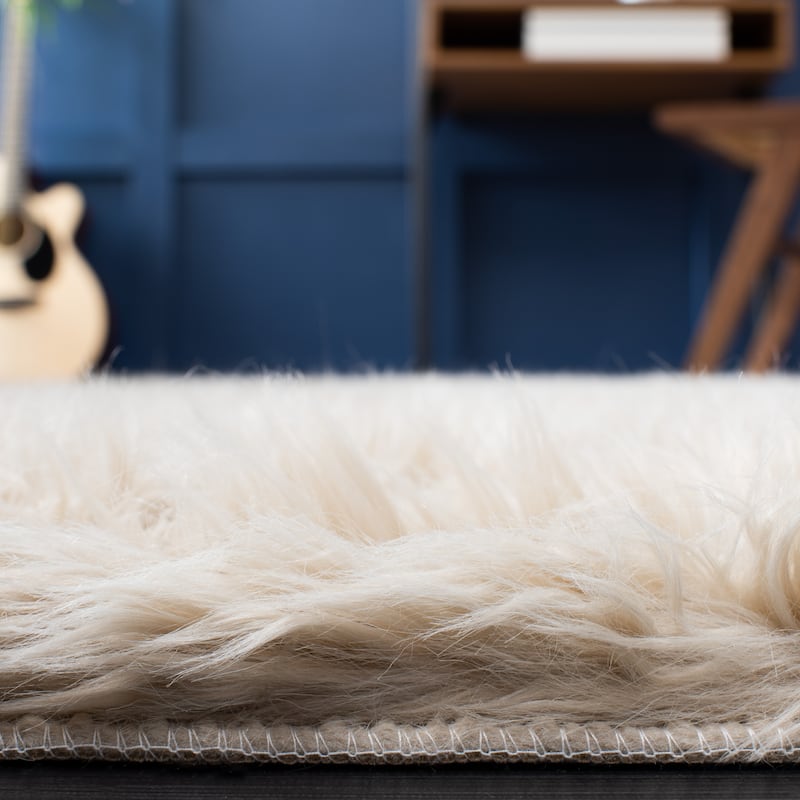 SAFAVIEH Faux Sheep Skin Alexandria 2.4-inch Thick Rug