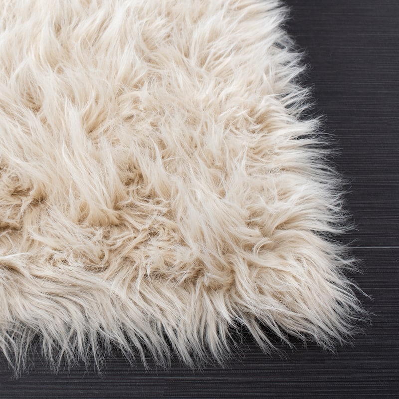 SAFAVIEH Faux Sheep Skin Alexandria 2.4-inch Thick Rug