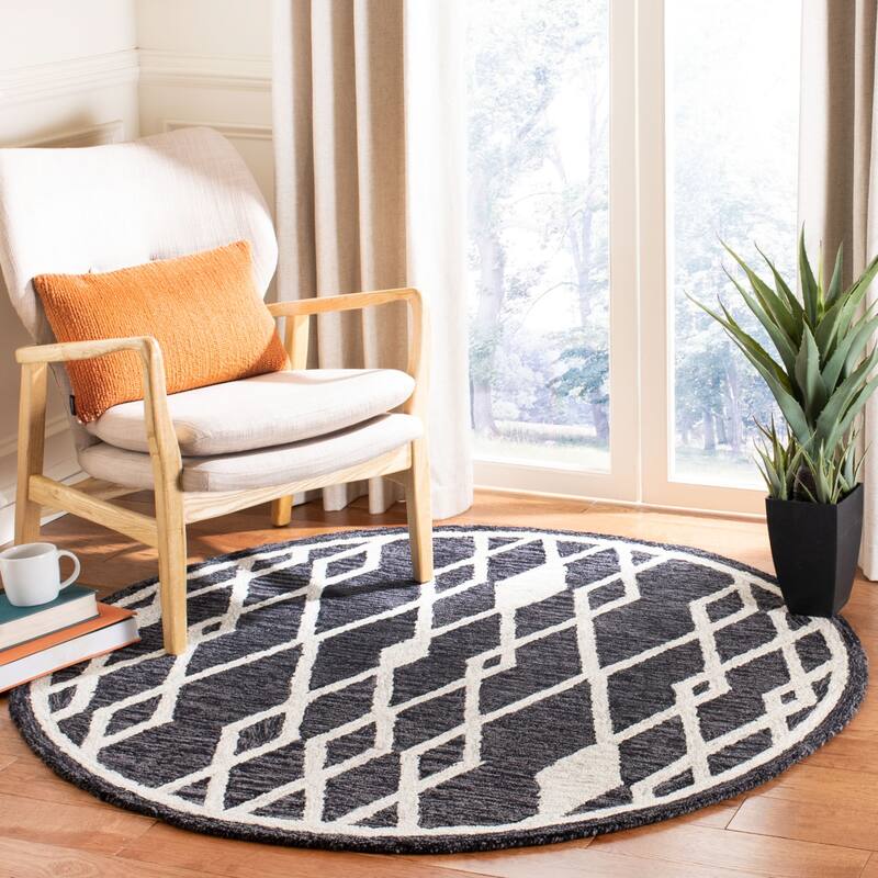 SAFAVIEH Handmade Micro-Loop Jolanda Moroccan Wool Rug - 5' Round - Charcoal/Ivory