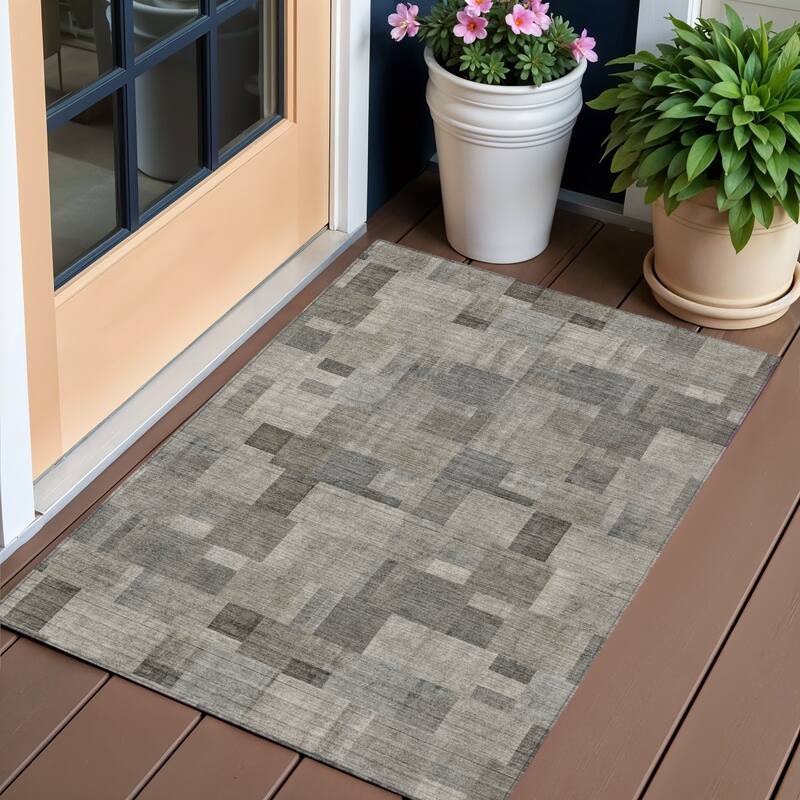 HomeRoots Geometric Transitional Rectangle Outdoor Rug - 3' x 5'