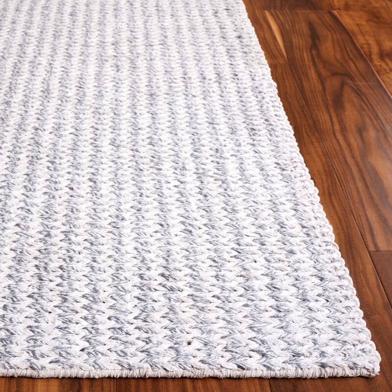 SAFAVIEH Handmade Renewal Reeli Wool Rug