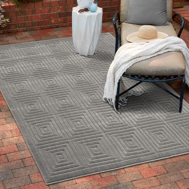 Sevita Modern Geometric Indoor/Outdoor Area Rug