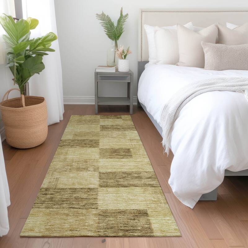 Machine Washable Indoor/ Outdoor Checker Chantille Rug - Gold - 2'3" x 7'6"