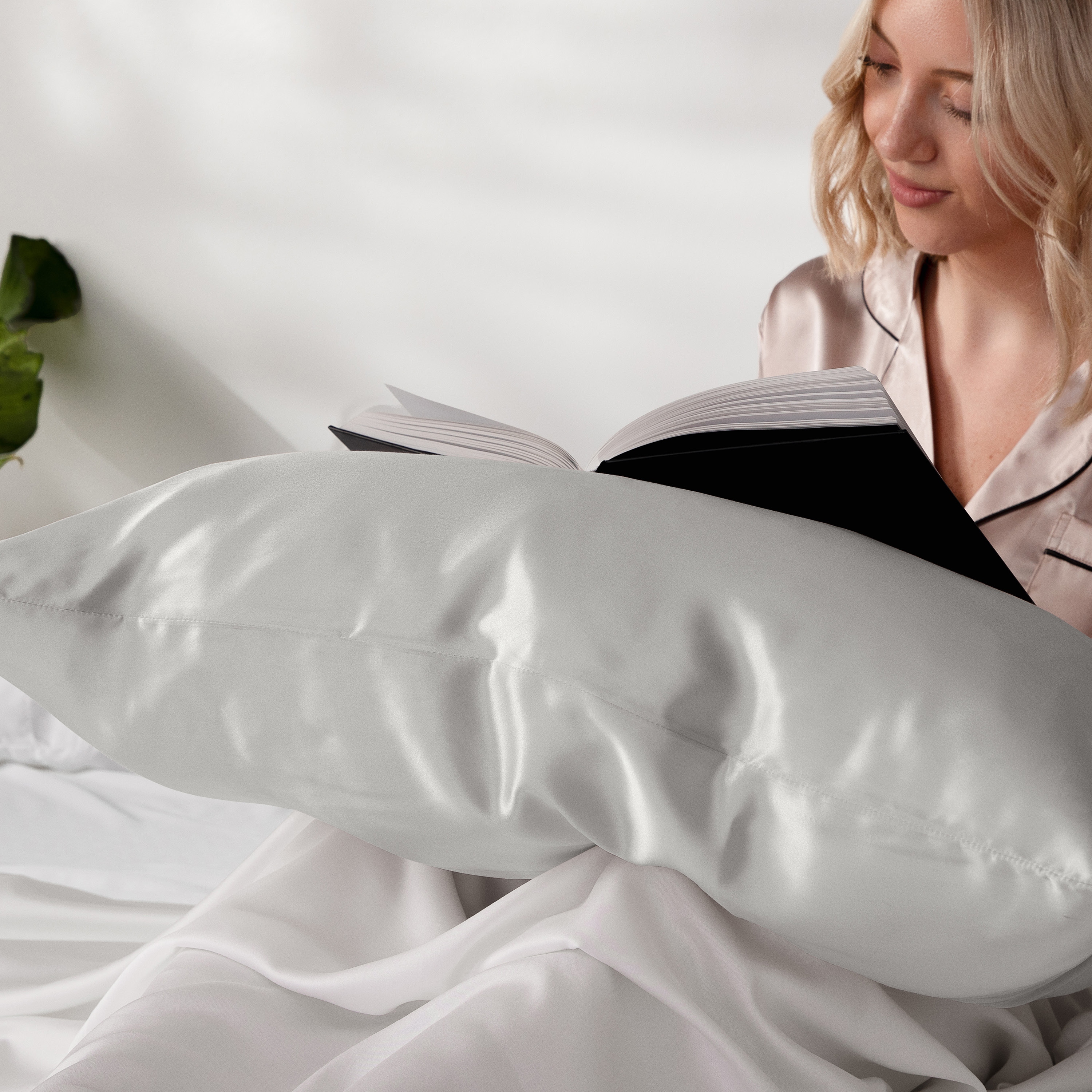 Becky Cameron 100% Mulberry Silk Zippered Pillowcase