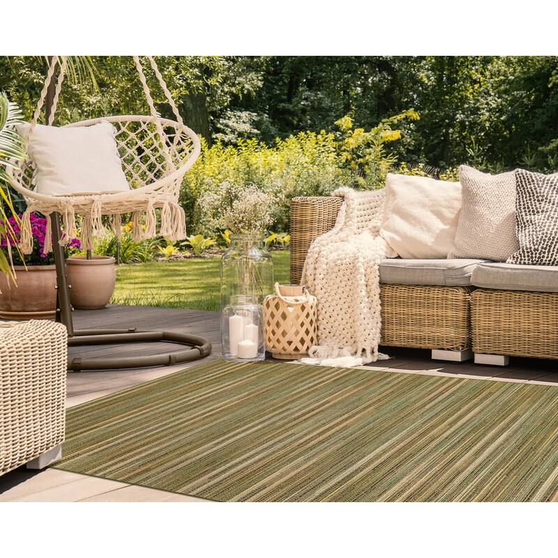 Liora Manne Marina Stripes Indoor/ Outdoor Area Rug - 6'6" x 9'3" - Green