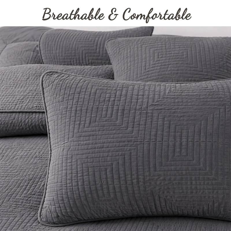 Carson Carrington Skaevinge (White or Gray) Cotton 3-piece Quilt Bedding Set