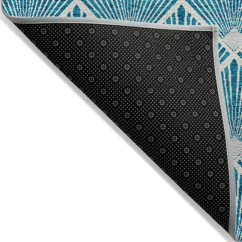 Machine Washable Indoor/ Outdoor Chantille Modern Shells Rug