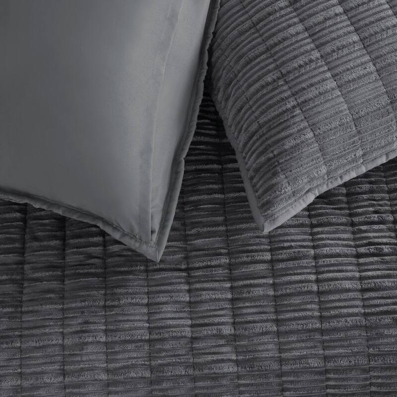 Wonderful Velvet 3 Piece Quilt Set