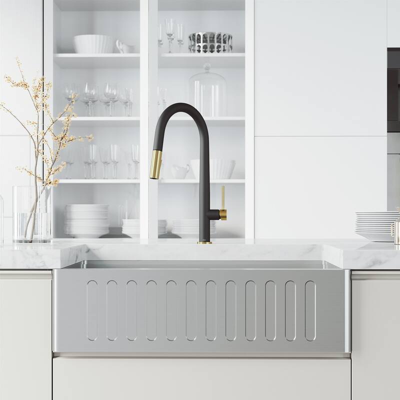 VIGO Greenwich 18" H Single Handle Pull-Down Sprayer Kitchen Faucet