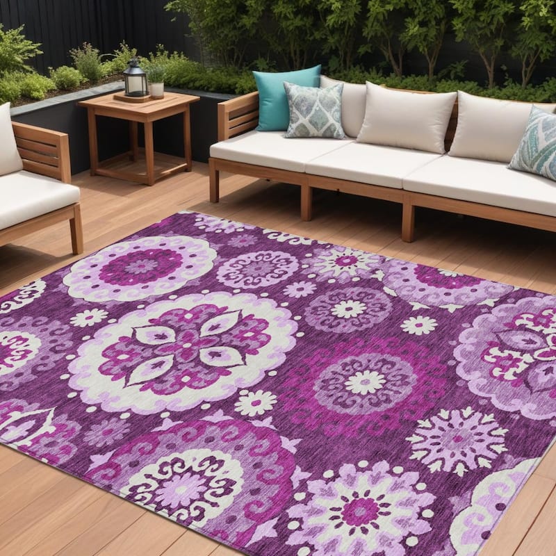 HomeRoots Floral Medallion Transitional Rectangle Outdoor Rug - 10' X 14'