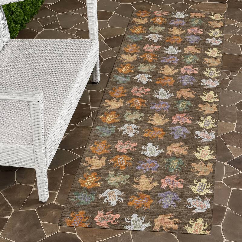 Machine Washable Indoor/ Outdoor Modern Frogs Chantille Rug - Chocolate - 2'3" x 7'6"