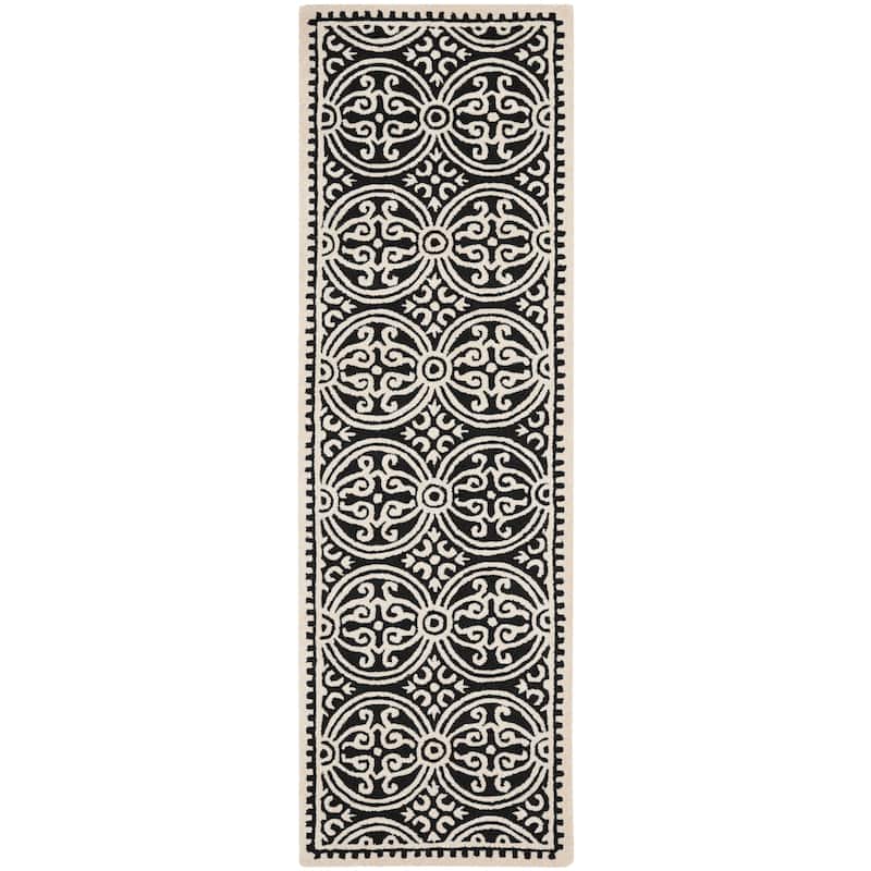 SAFAVIEH Handmade Cambridge Myrtis Moroccan Wool Rug