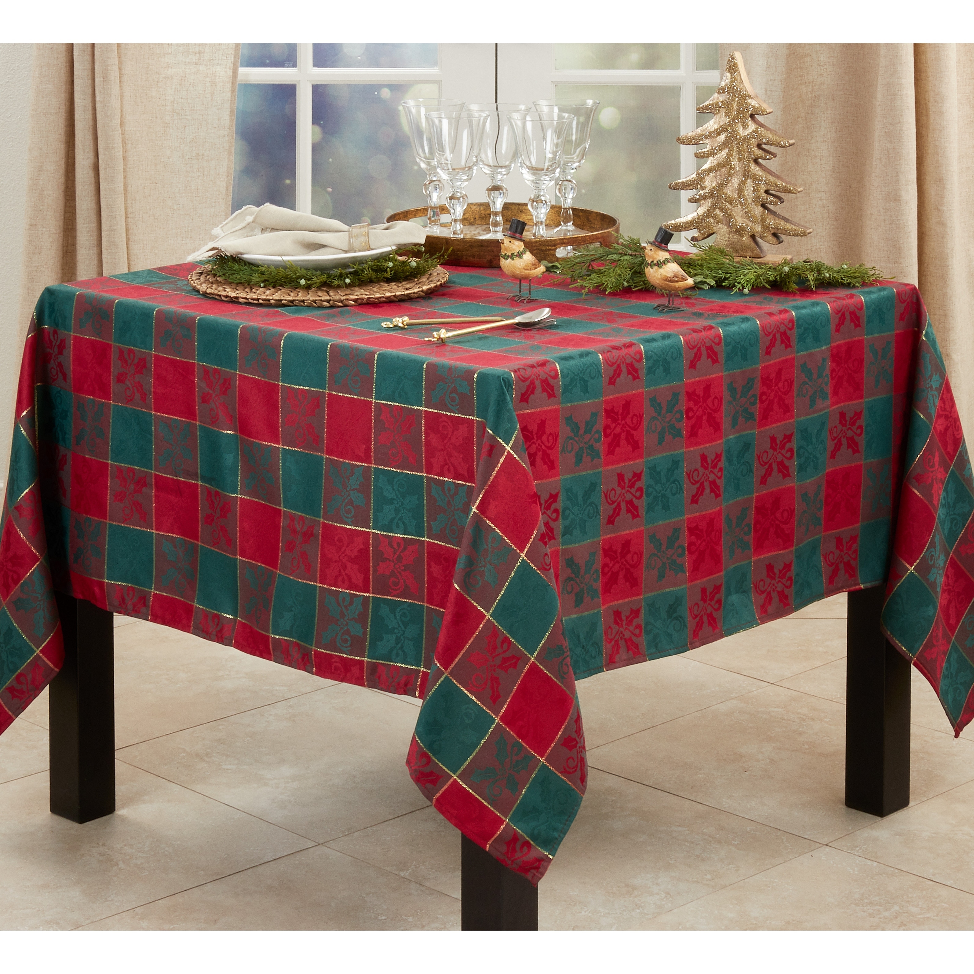 Saro Lifestyle Holiday Tablecloth With Plaid Design