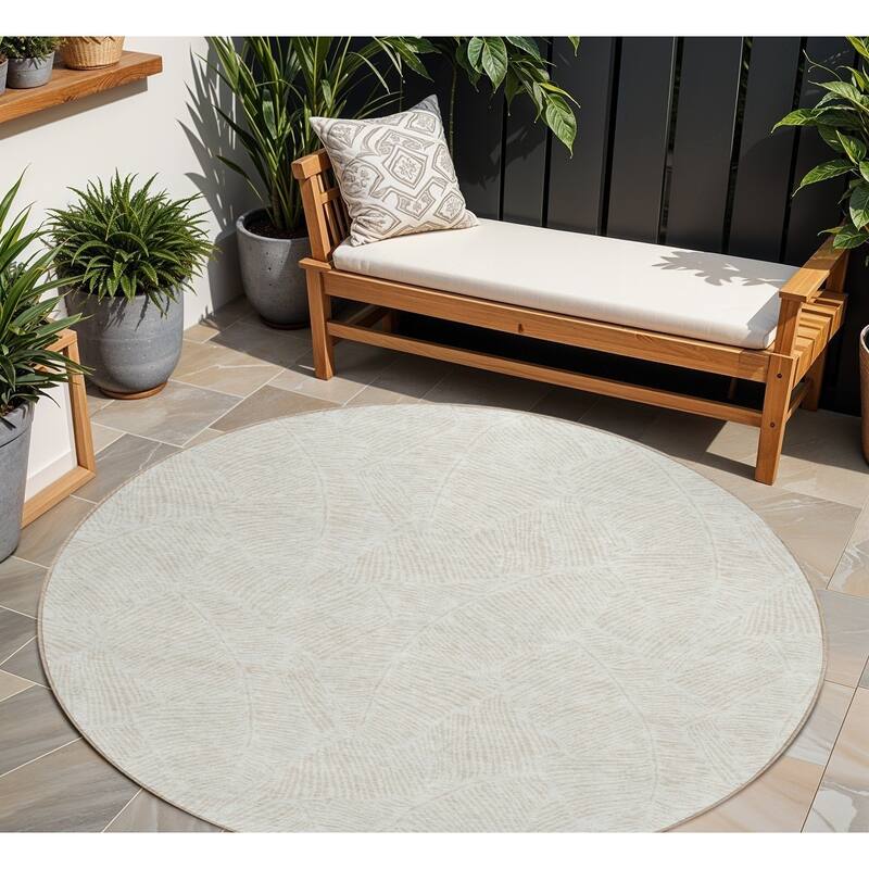 HomeRoots Floral Transitional Rectangle Outdoor Rug - 8' Round