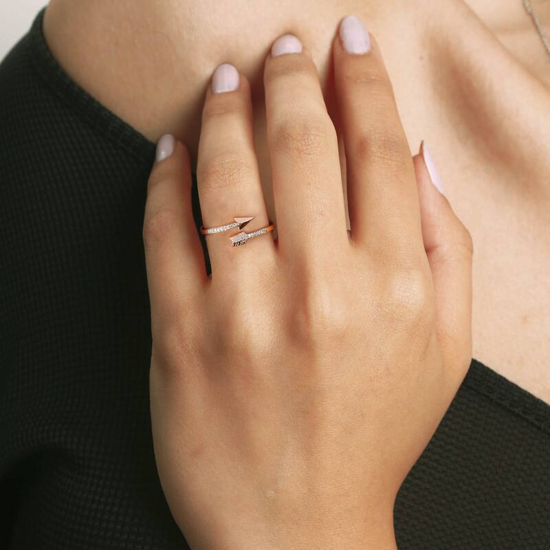 1/20ct TDW Diamond Arrow Wrap Fashion Ring in 10K Gold for Women