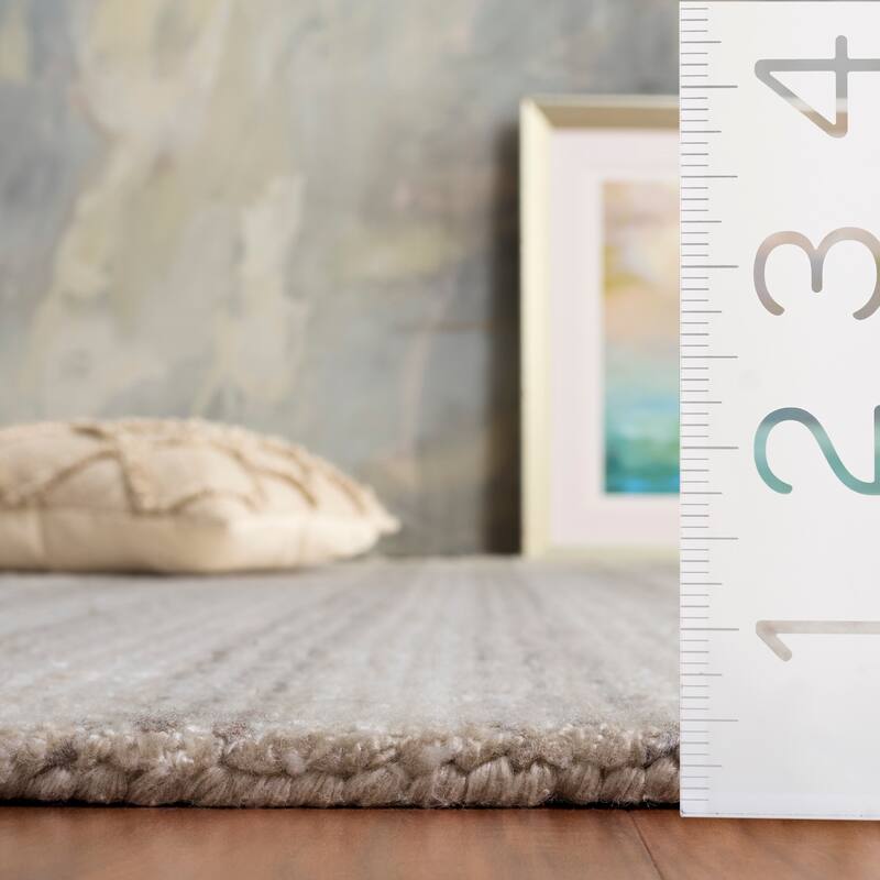 SAFAVIEH Handmade Renewal Yveta Rug