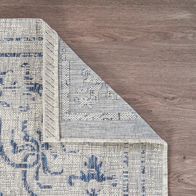 Sevita Medallion Indoor/Outdoor Rug