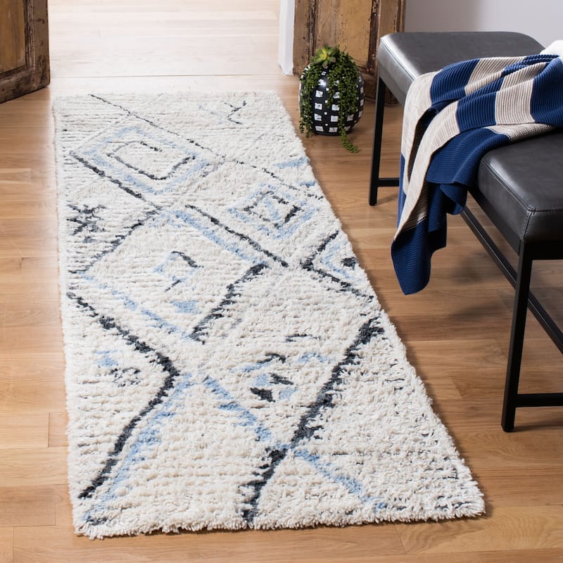 SAFAVIEH Handmade Casablanca Shag Synne Wool Rug - 2'3" x 8' Runner - Grey/Ivory - Runner