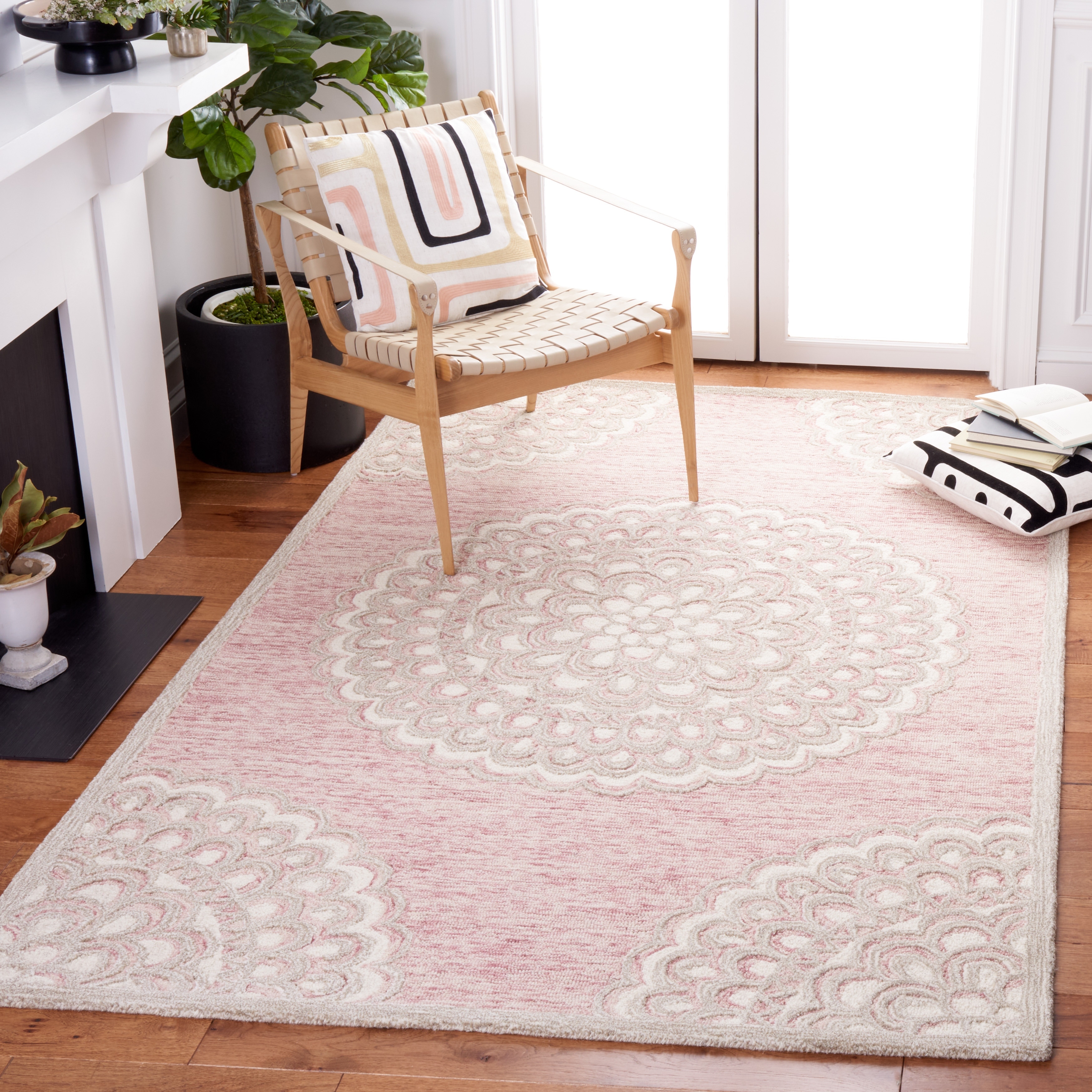 SAFAVIEH Handmade Metro Chiaffreda Medallion Wool Rug