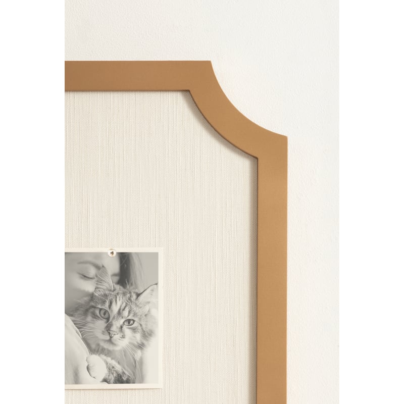 Kate and Laurel Holbrook Scalloped Rectangle Framed Pinboard