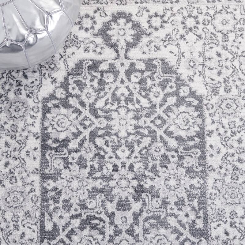 SAFAVIEH Toscana Arie Oriental Rug